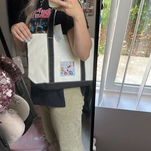 Sanrio Hello Kitty Tote Bag - Picture 6 of 6